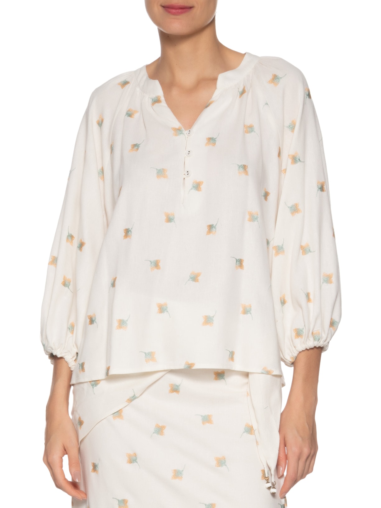 Bata Feminina Bordado Floral Branco Maria Filó