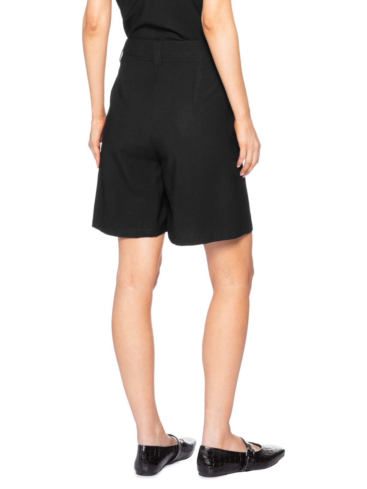 Bermuda Feminina Reta Com Bolso Preto Basiq