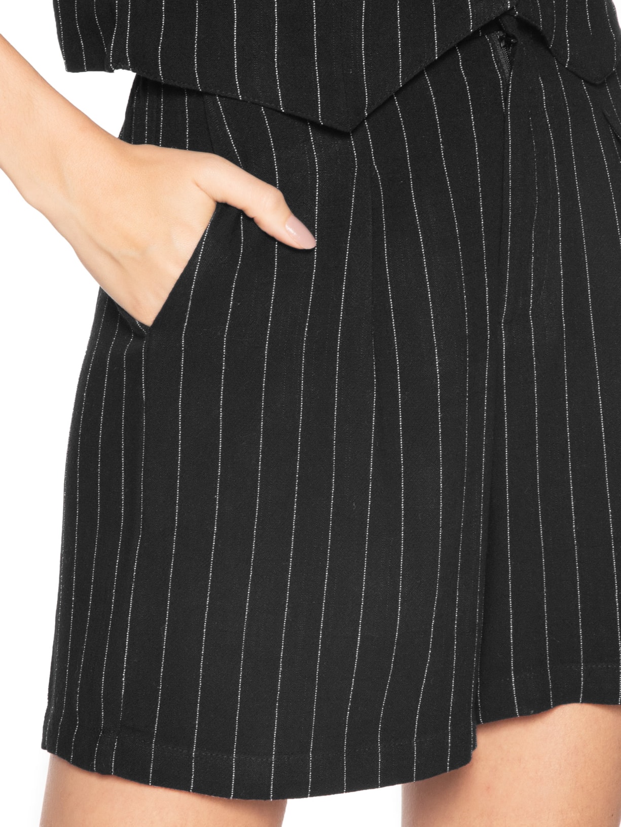 Bermuda Feminina Risca De Giz Com Linho Preto Basiq