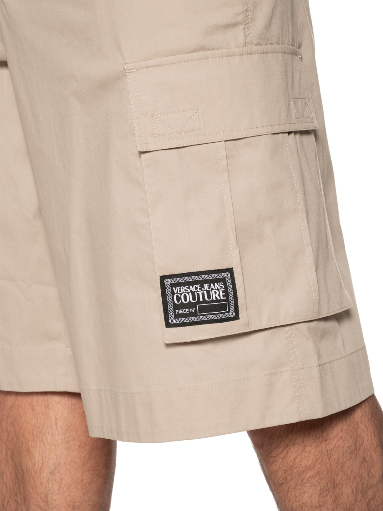 Bermuda Masculina Bolso Cargo Com Cordão Bege Versace Jeans Couture