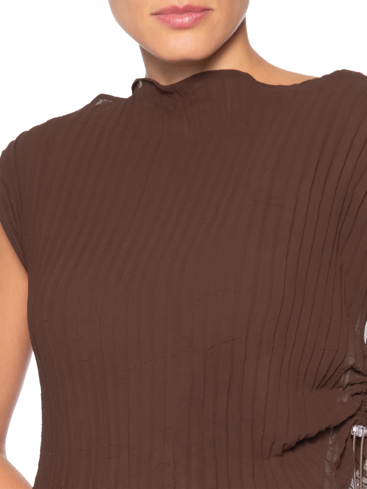 Blusa Feminina Baby Tee Plissê Marrom Mateos Quadros