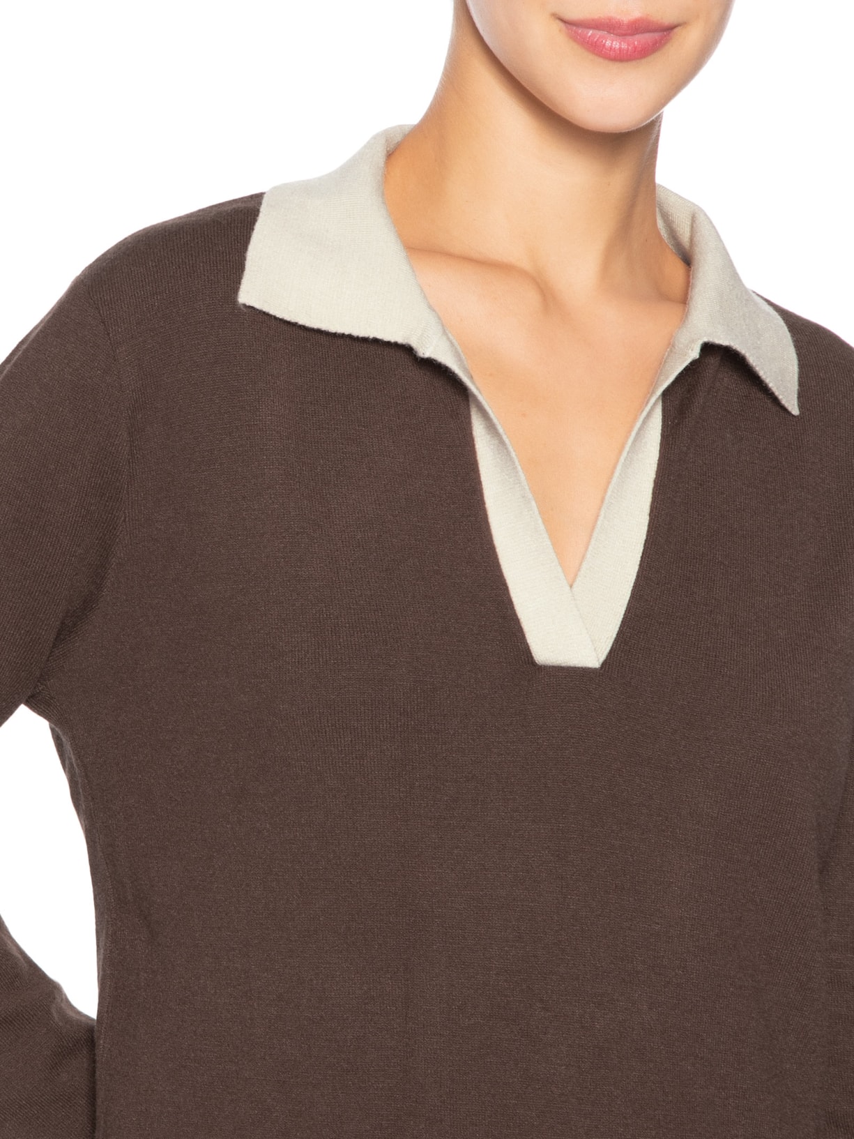 Blusa Feminina de Tricô Polo Gola Contrastante Marrom Animale Jeans