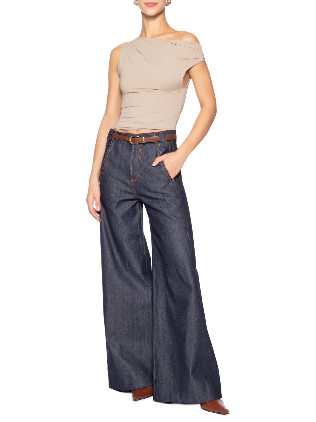 Blusa Feminina Em Poliamida Com Decote Assimétrico Bege Market 33