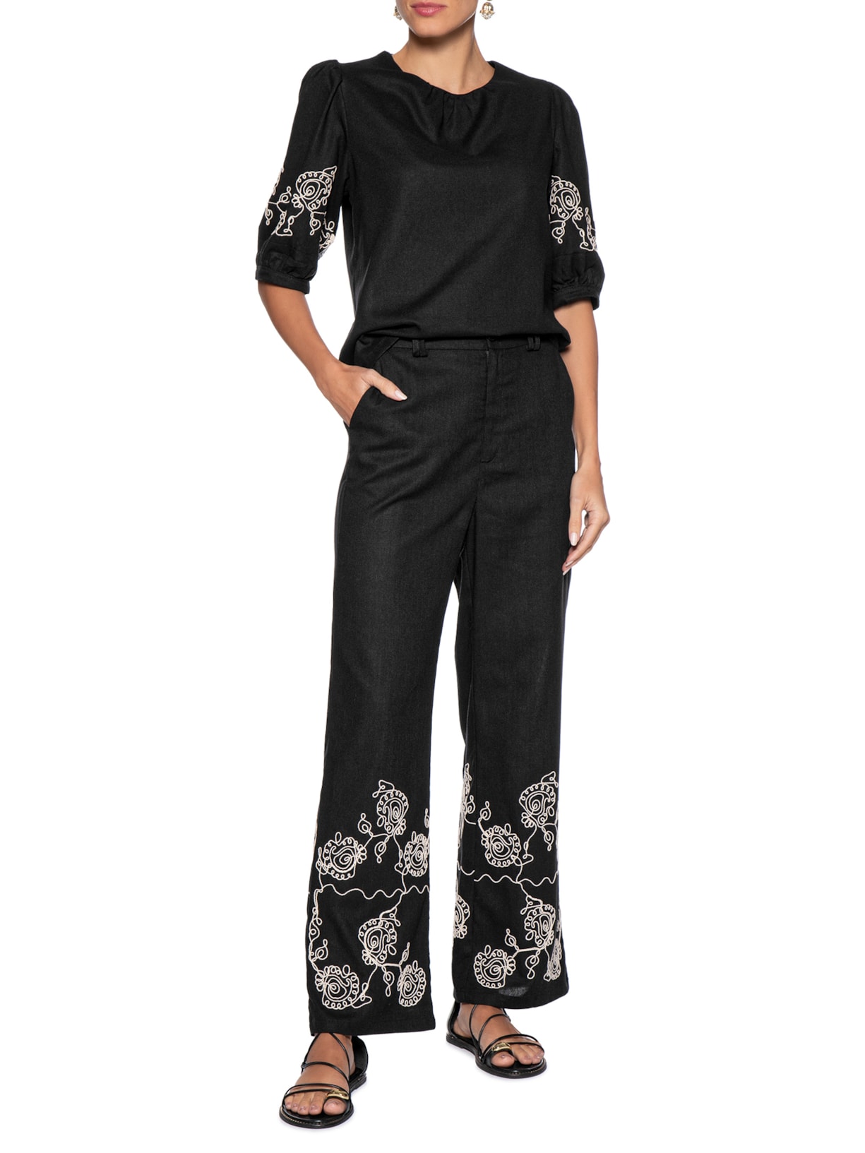 Blusa Feminina Manga Bufante com Bordado Preto '2Essential