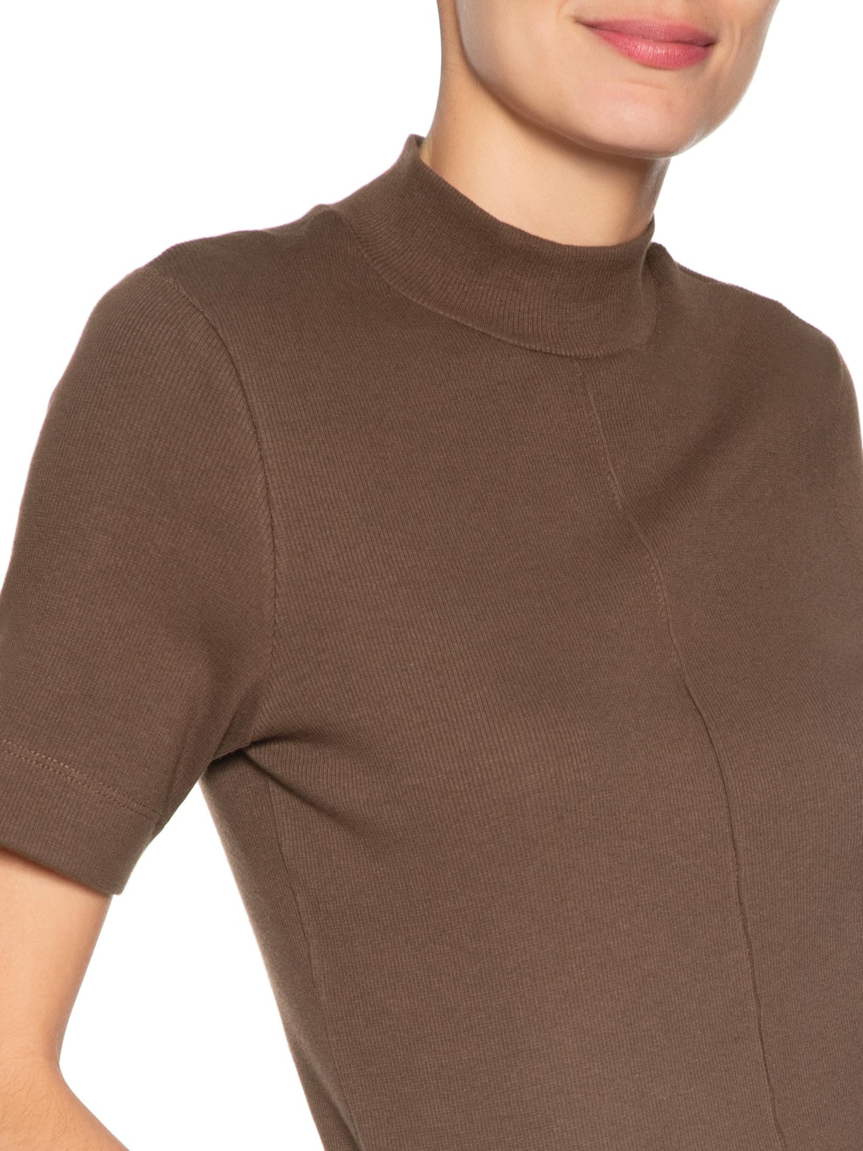 Blusa Feminina Manga Curta Gola Alta Ribana Marrom Animale Jeans