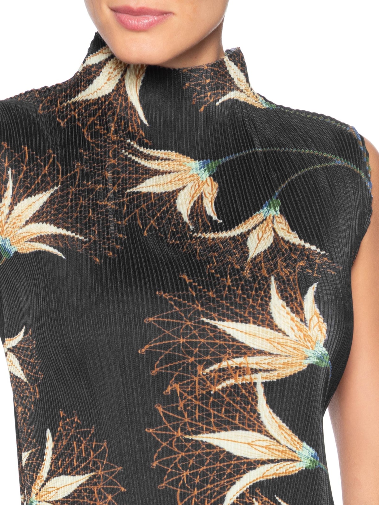 Blusa Feminina Sleeveless Plissê Floral – Preto Osklen