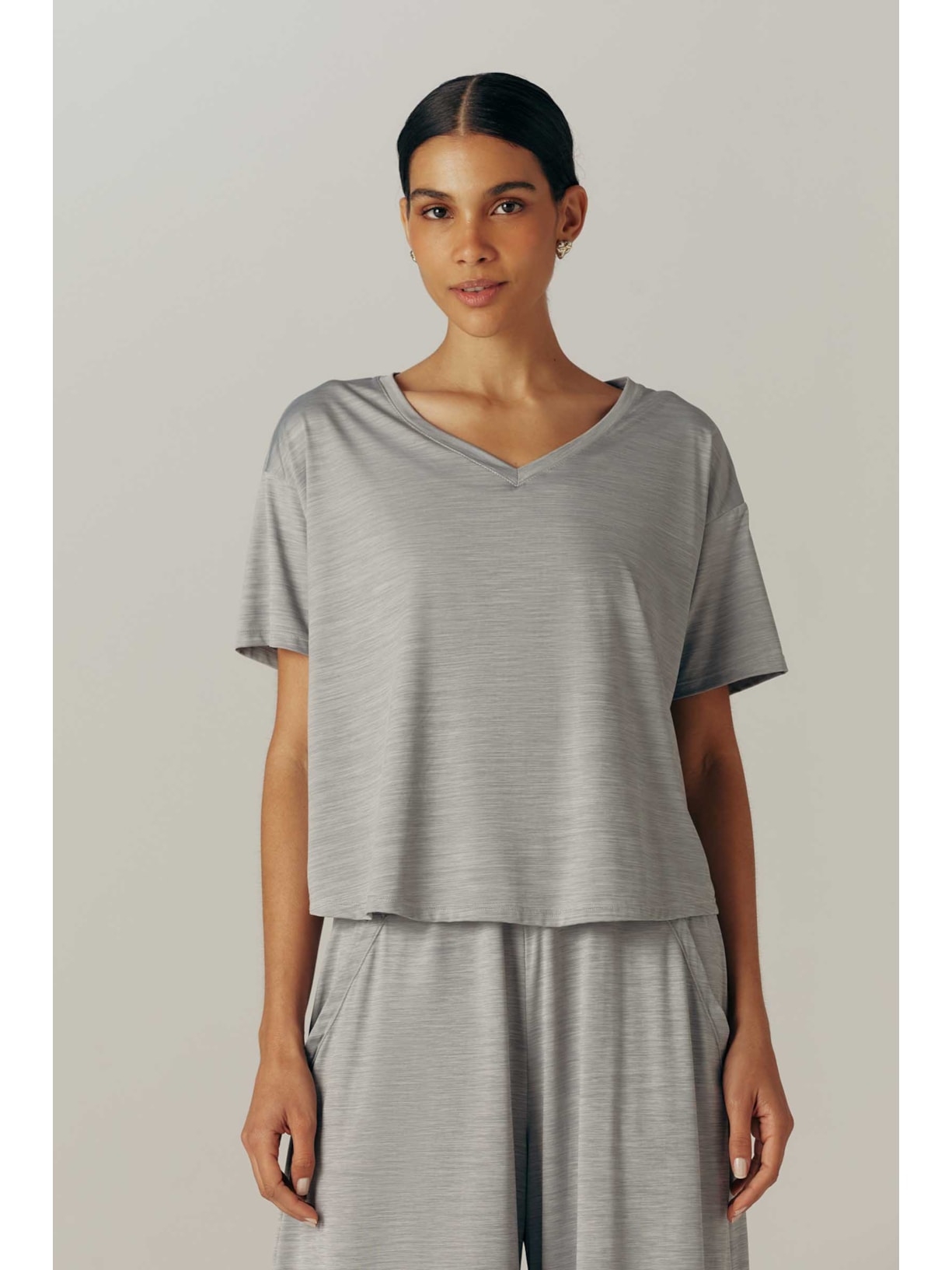 Blusa Fitness Decote V Cinza Claro Alba Yogini