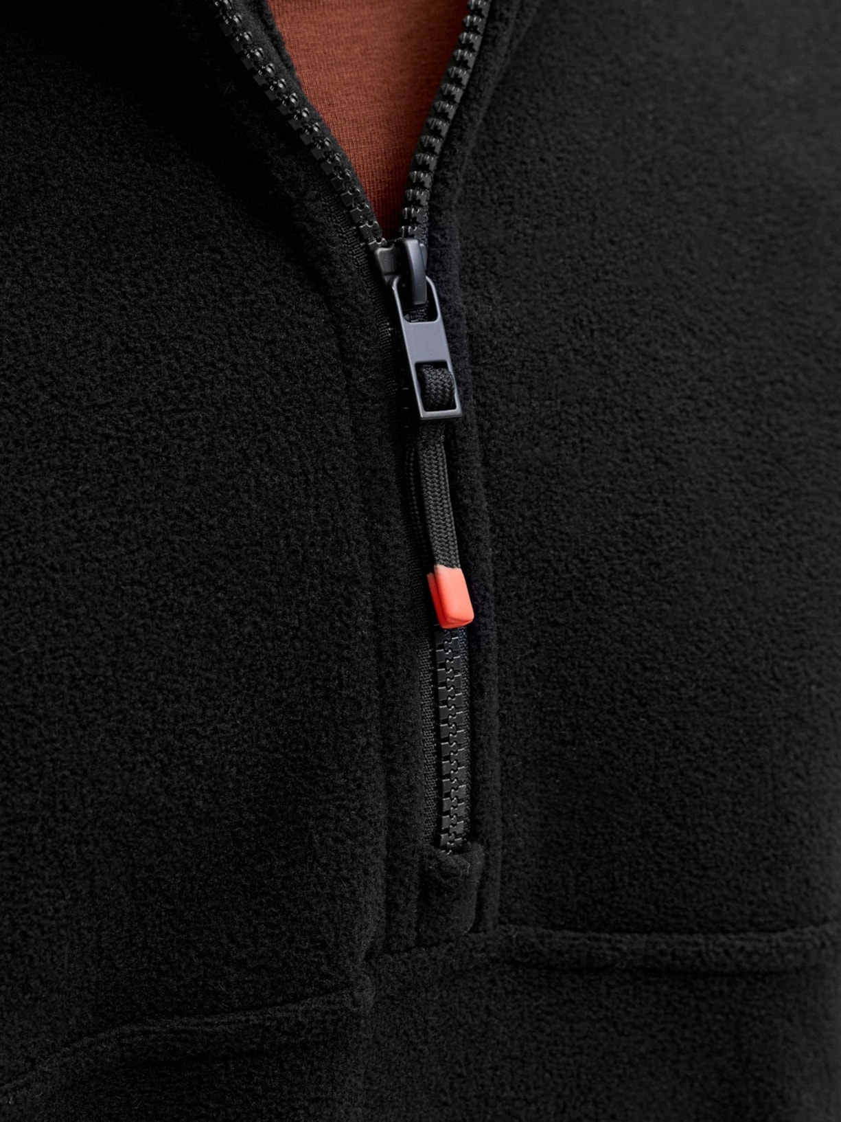 Blusa Masculina Em Fleece Leve Com Zíper e Bordado Marca Preto Jack & Jones