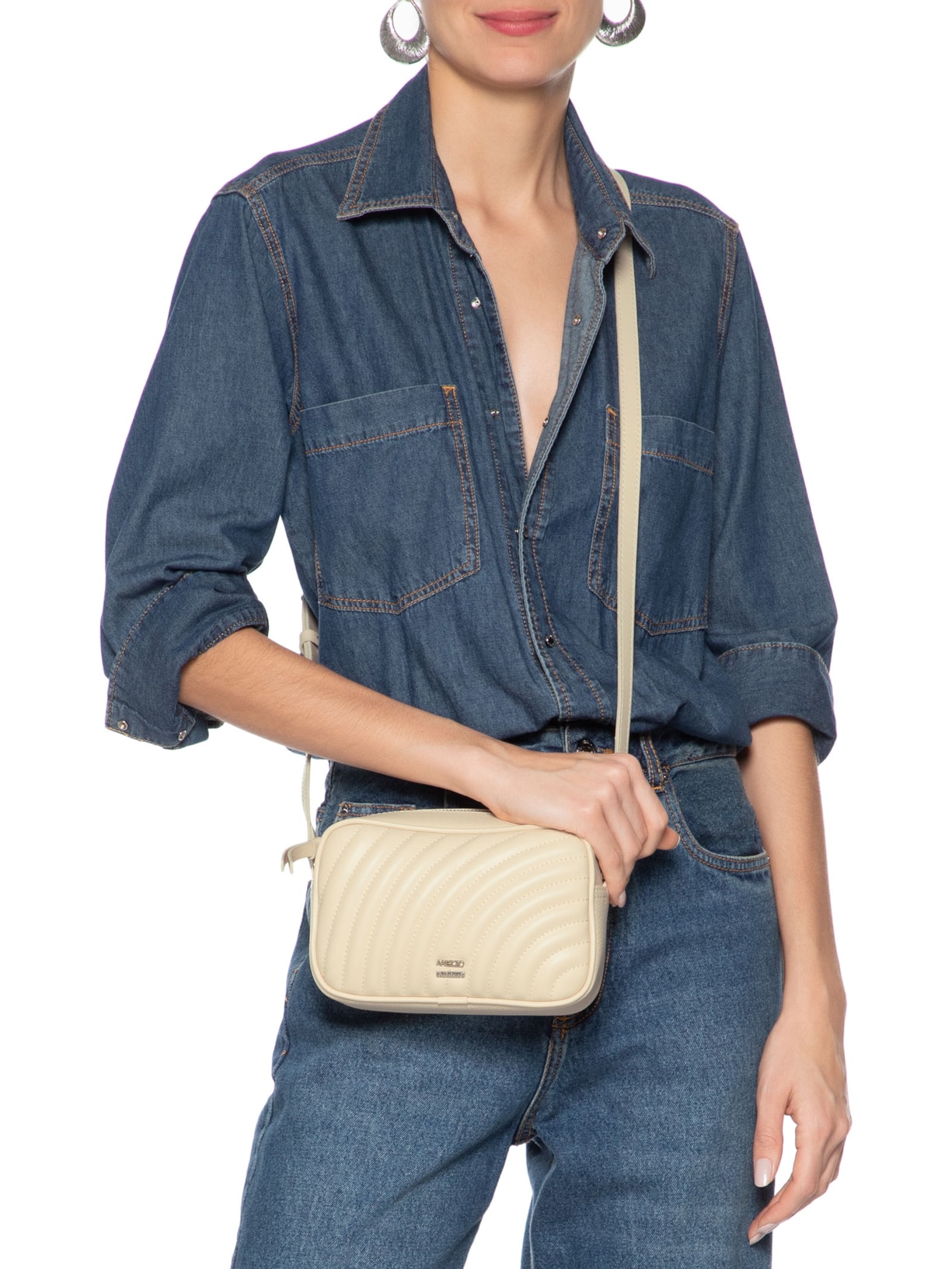 Bolsa Feminina Tiracolo Elisa Pequena Matelassê Branco Arezzo