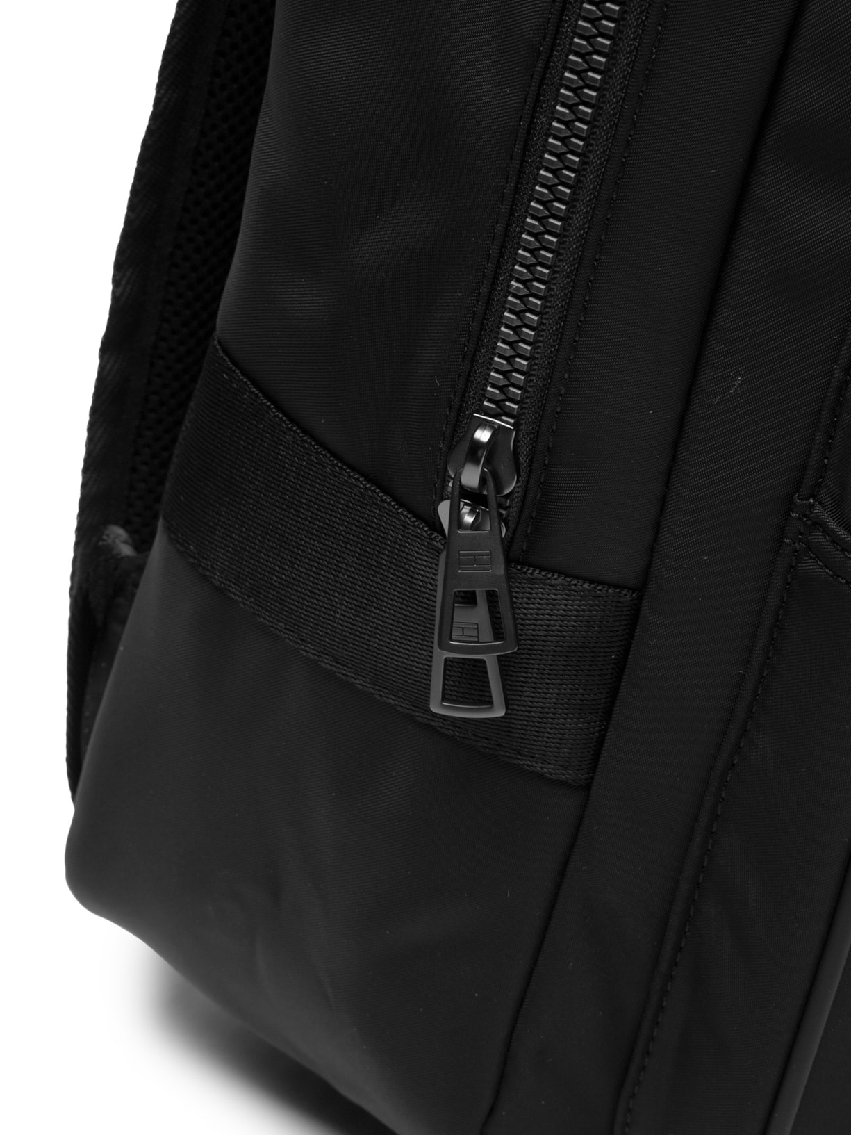 Bolsa Masculina TH Repreve Mini Reporter – Preto Tommy Hilfiger