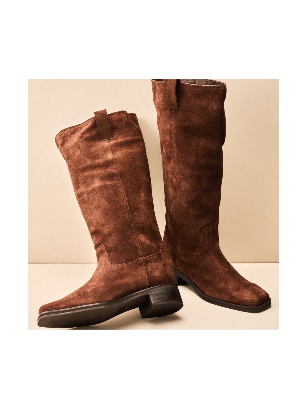 Bota Cano Alto Biker Sarah em Camurça Conhaque Pura