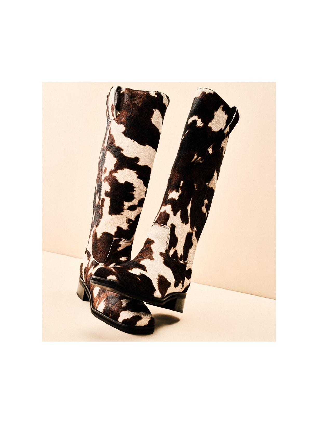 Bota Cano Alto Biker Sarah em Couro Cow Print Pura