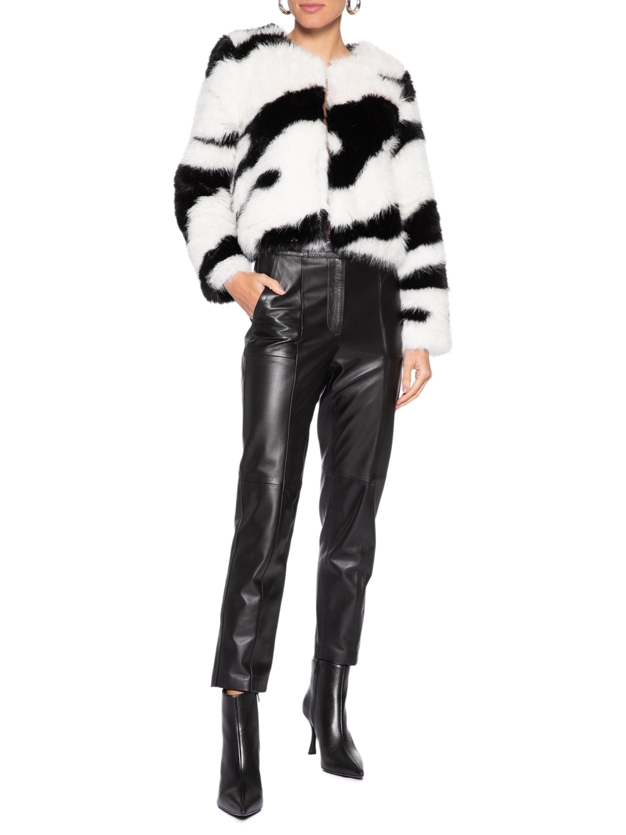 Bota Feminina Cano Baixo Em Couro Preto Market 33