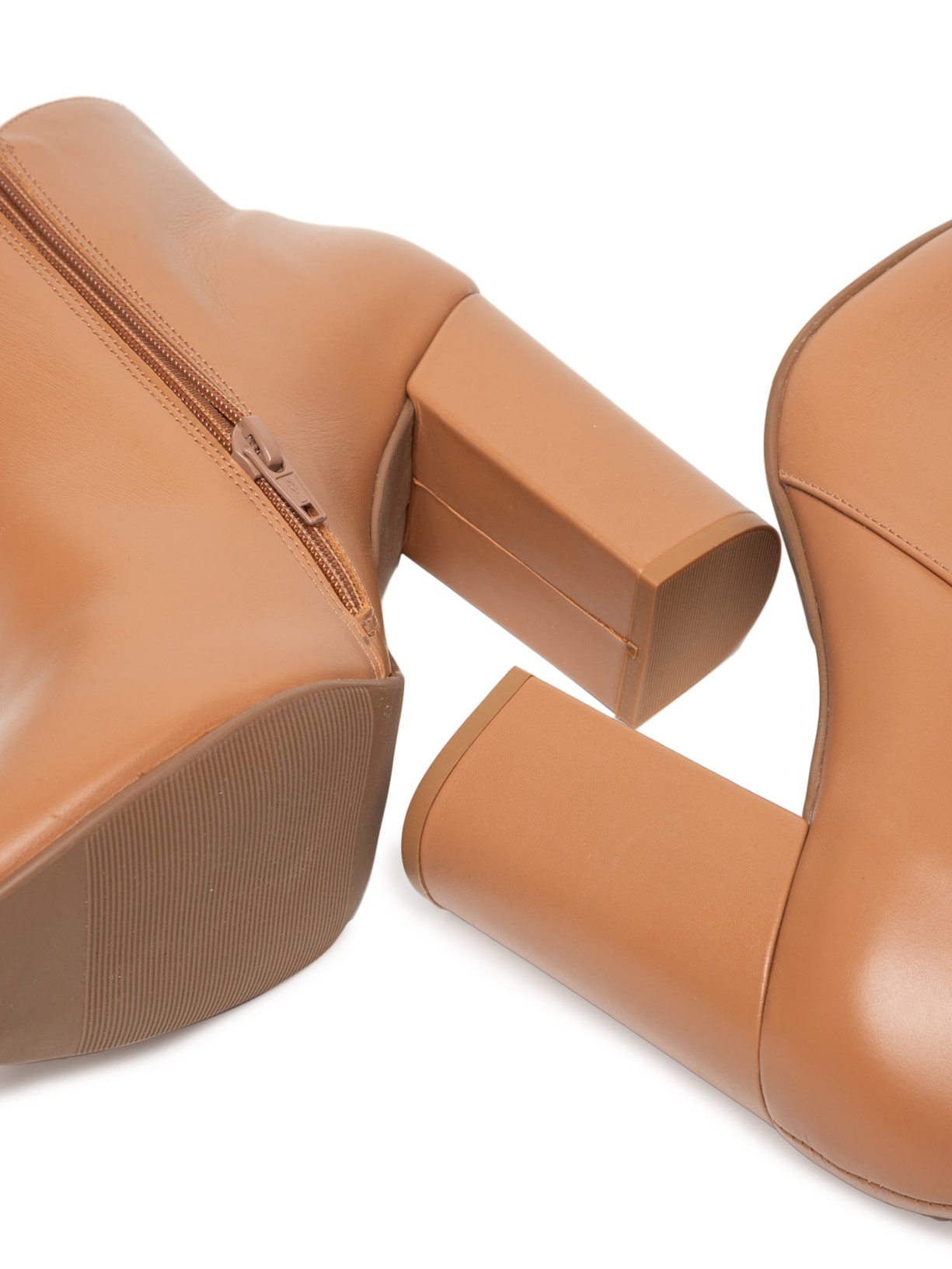 Bota Feminina Cano Curto Couro Marrom Market 33