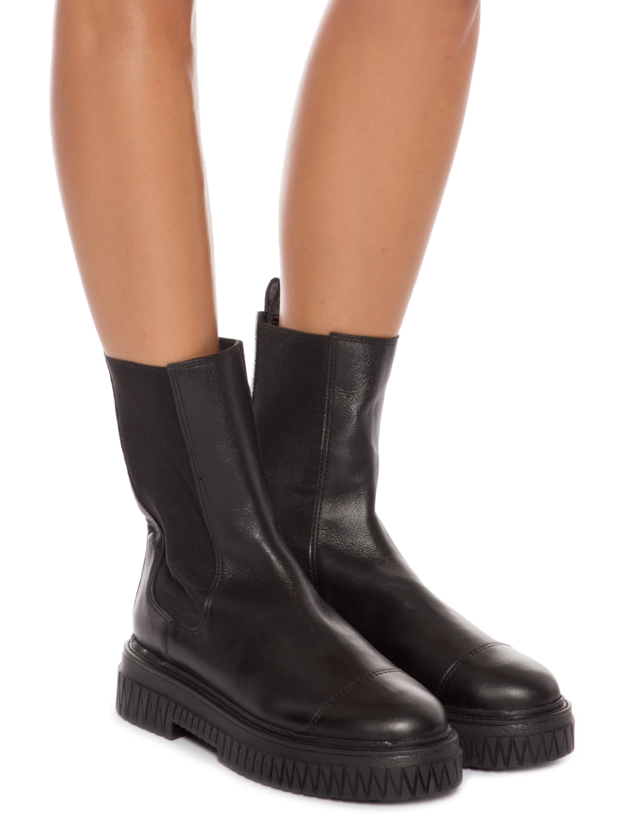 Bota Feminina Chelsea Cano Médio Bold Couro Preto Schutz