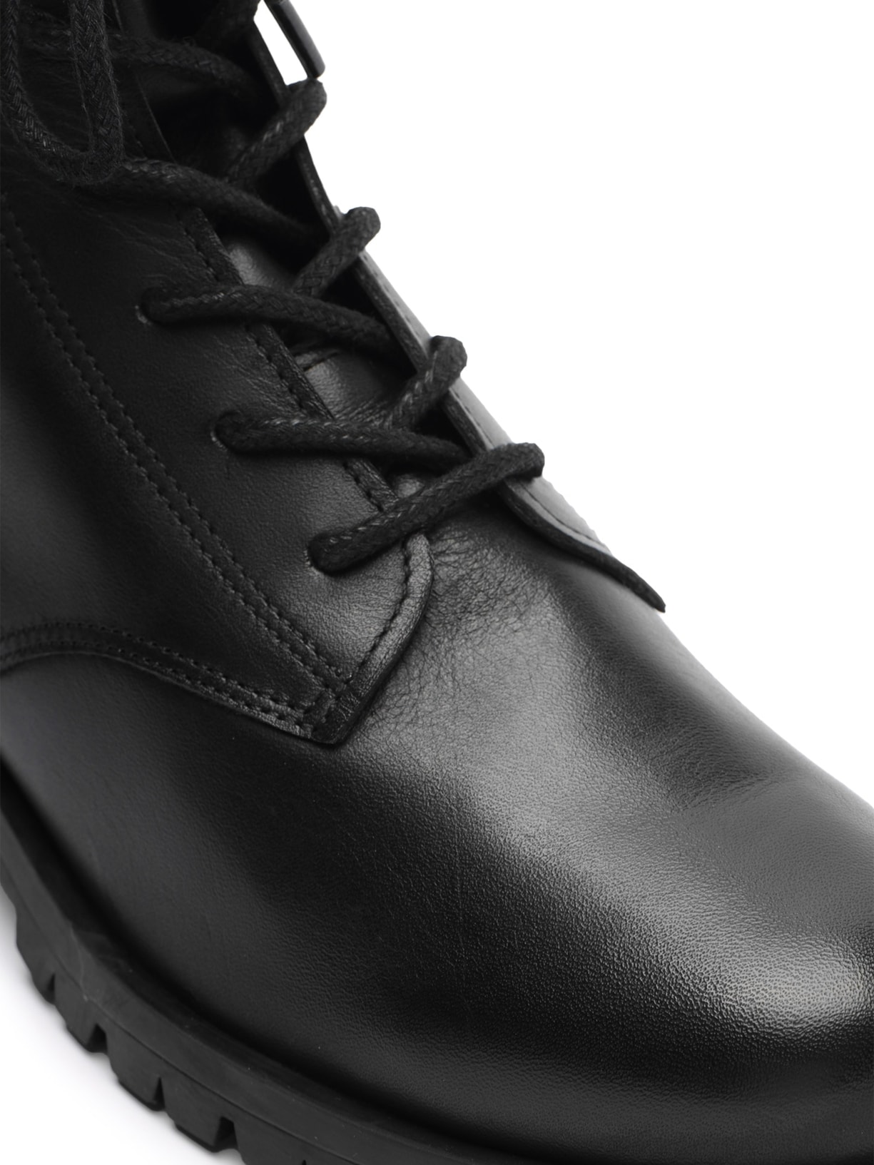 Bota Feminina Coturno Couro Tratorado Básico Preto Arezzo