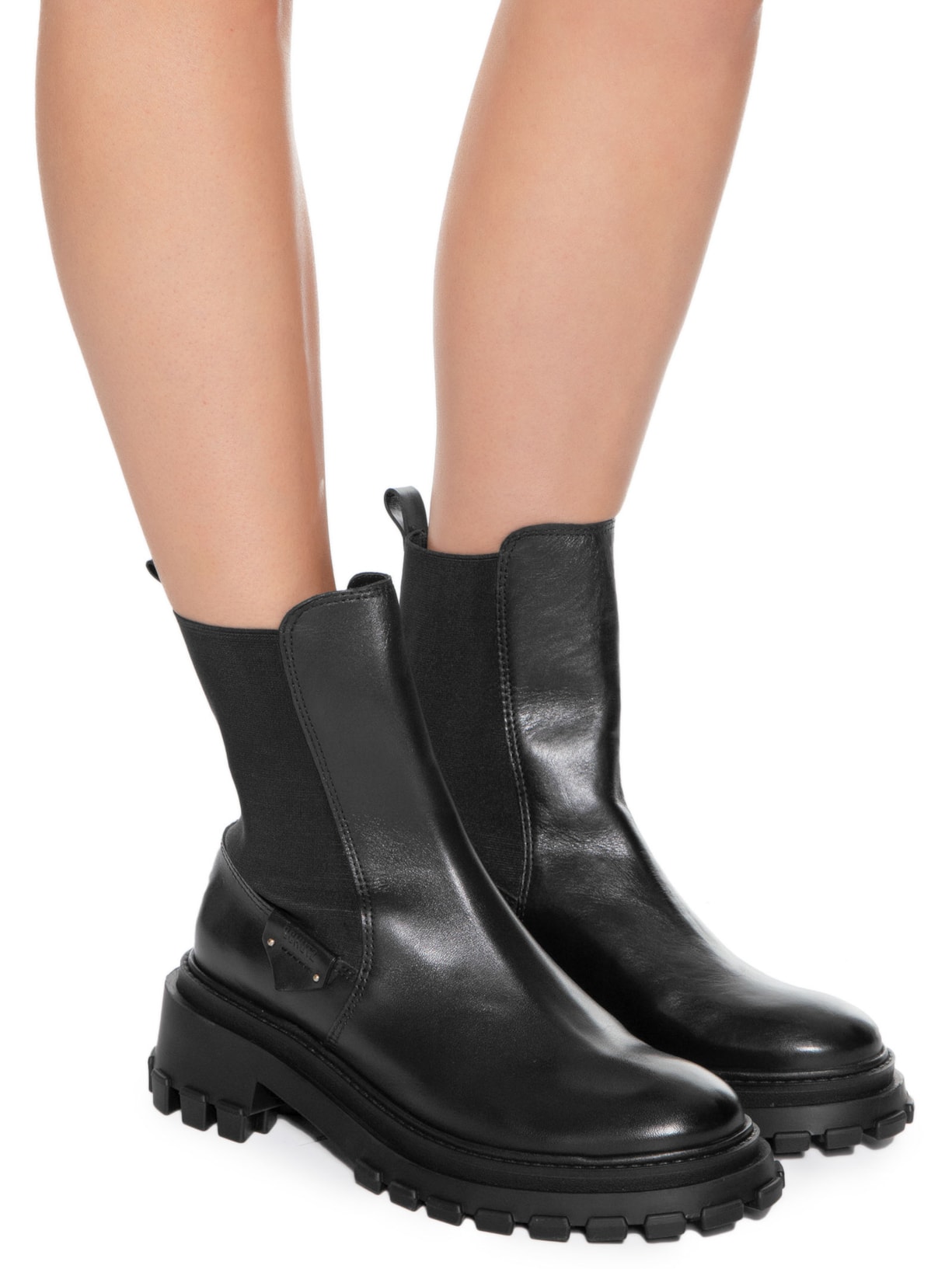 Bota Feminina Solado Tratorado Preto Schutz