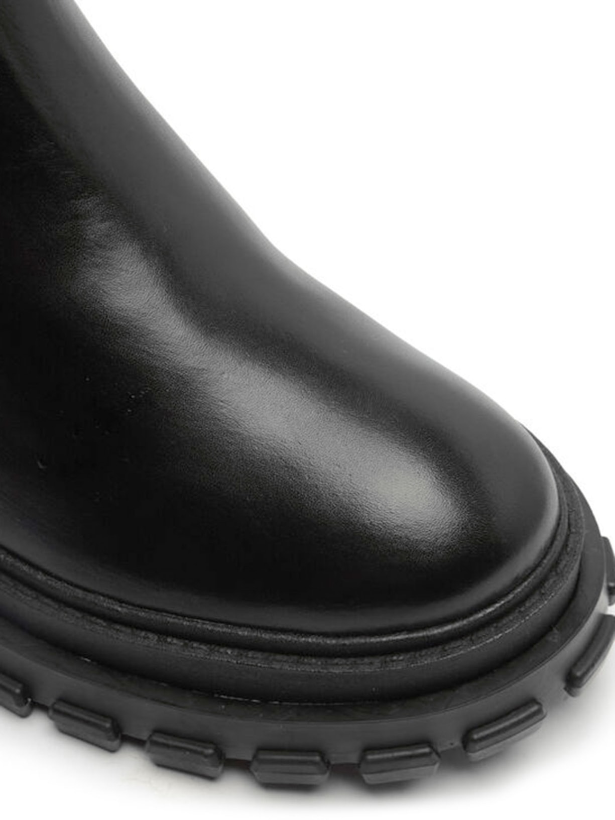 Bota Feminina Solado Tratorado Preto Schutz