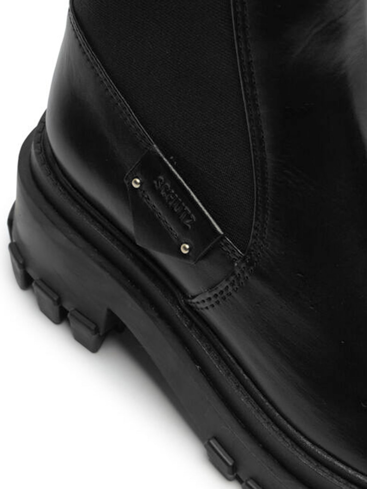 Bota Feminina Solado Tratorado Preto Schutz