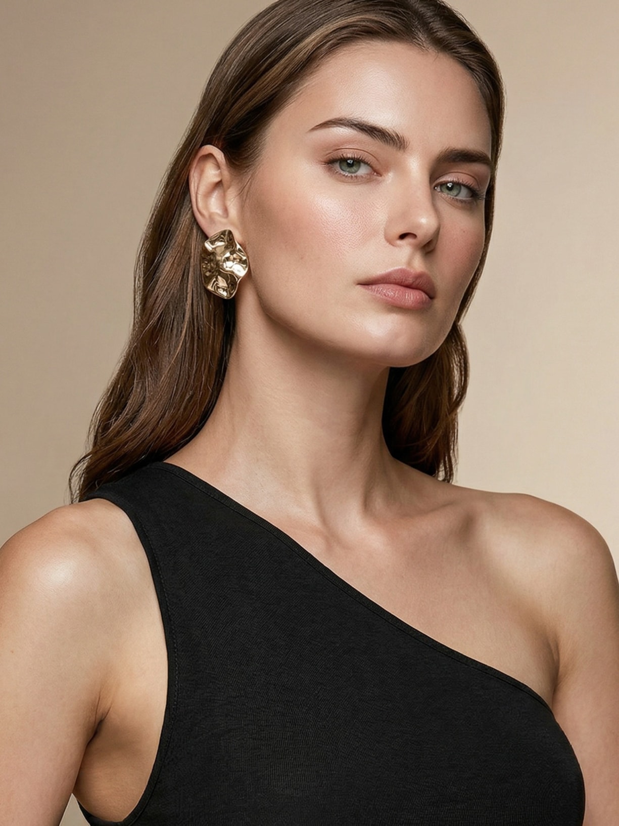 Brinco Feminino Martelado Orgânico Dourado Basiq