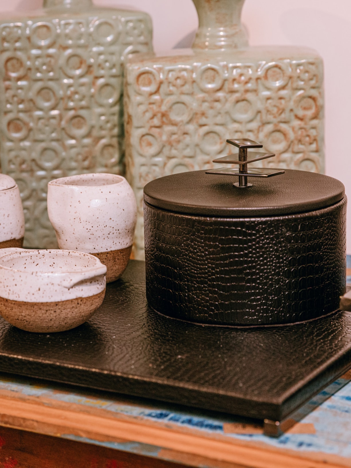 Caixa Redonda Preto Zanquê