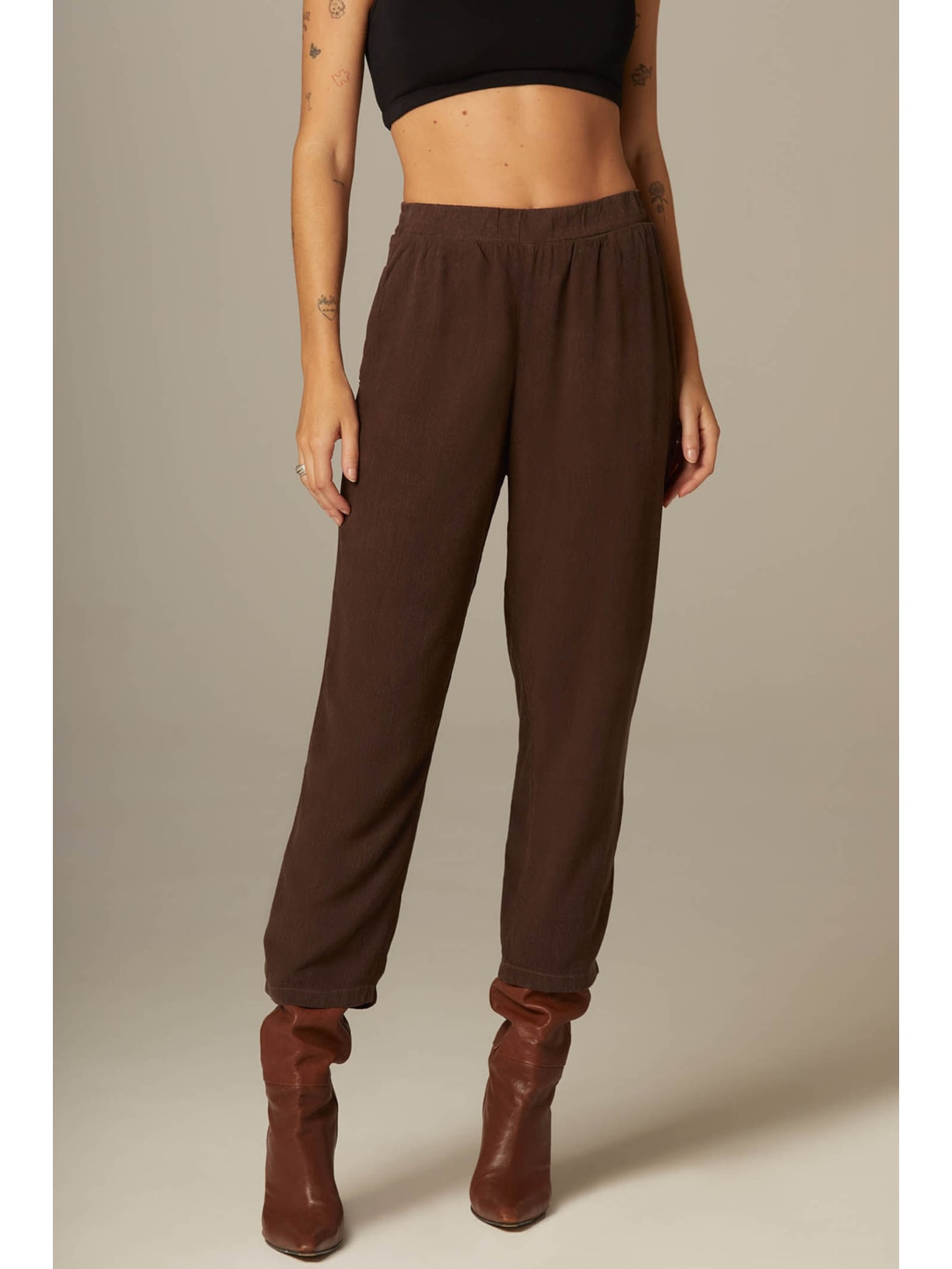 Calça Cenoura Marrom Liocel Analu Yogini