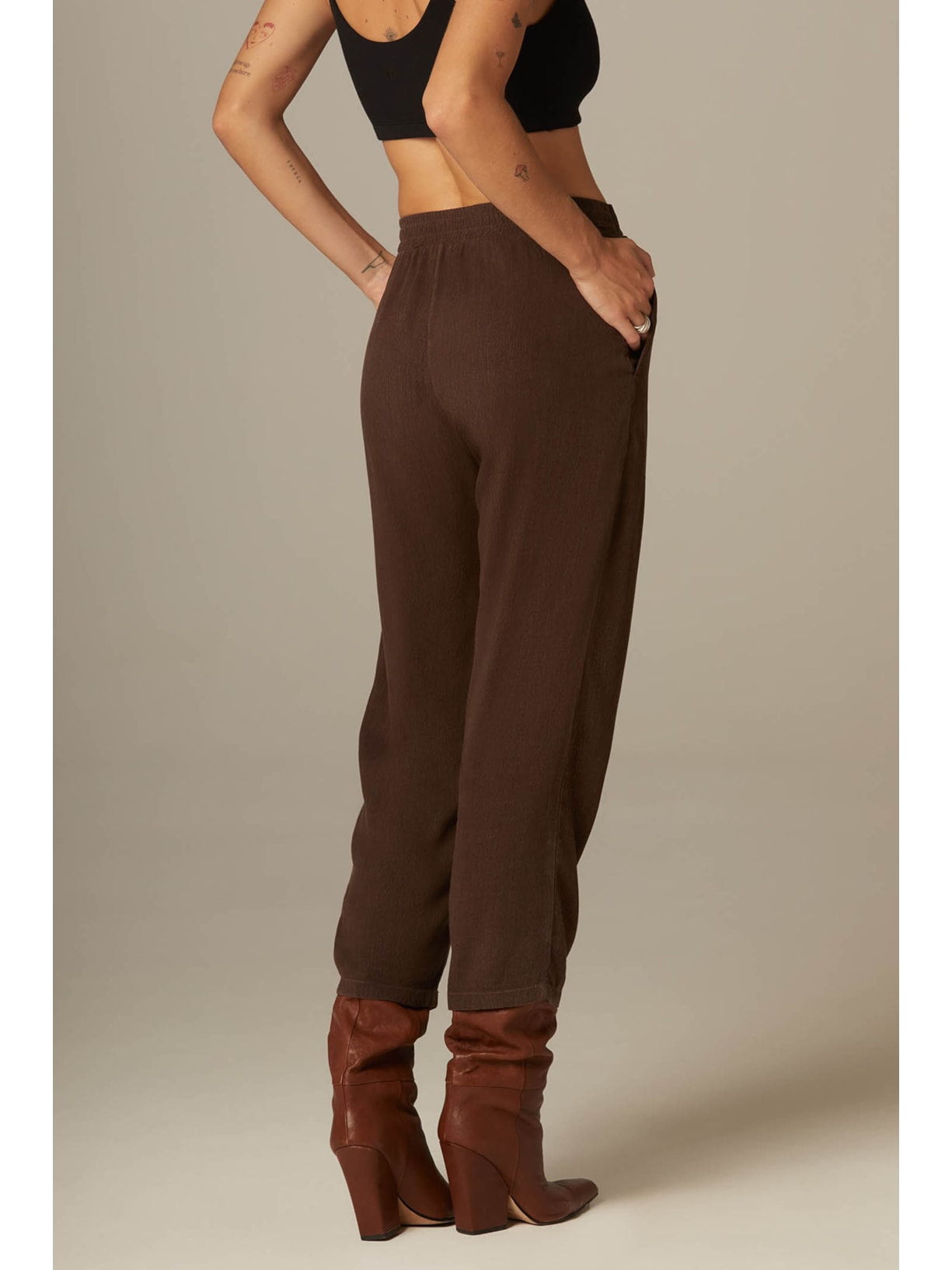 Calça Cenoura Marrom Liocel Analu Yogini