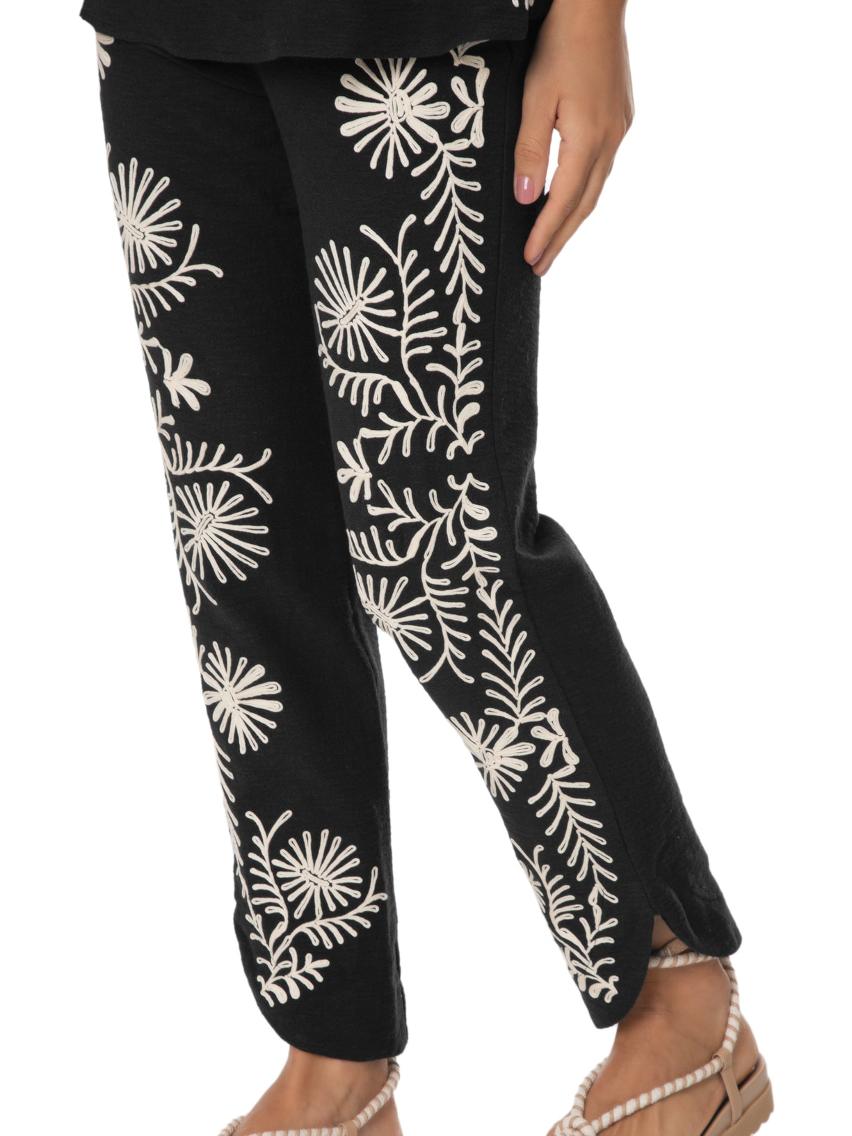 Calça Feminina Bordado Lenço Preto Maria Filó