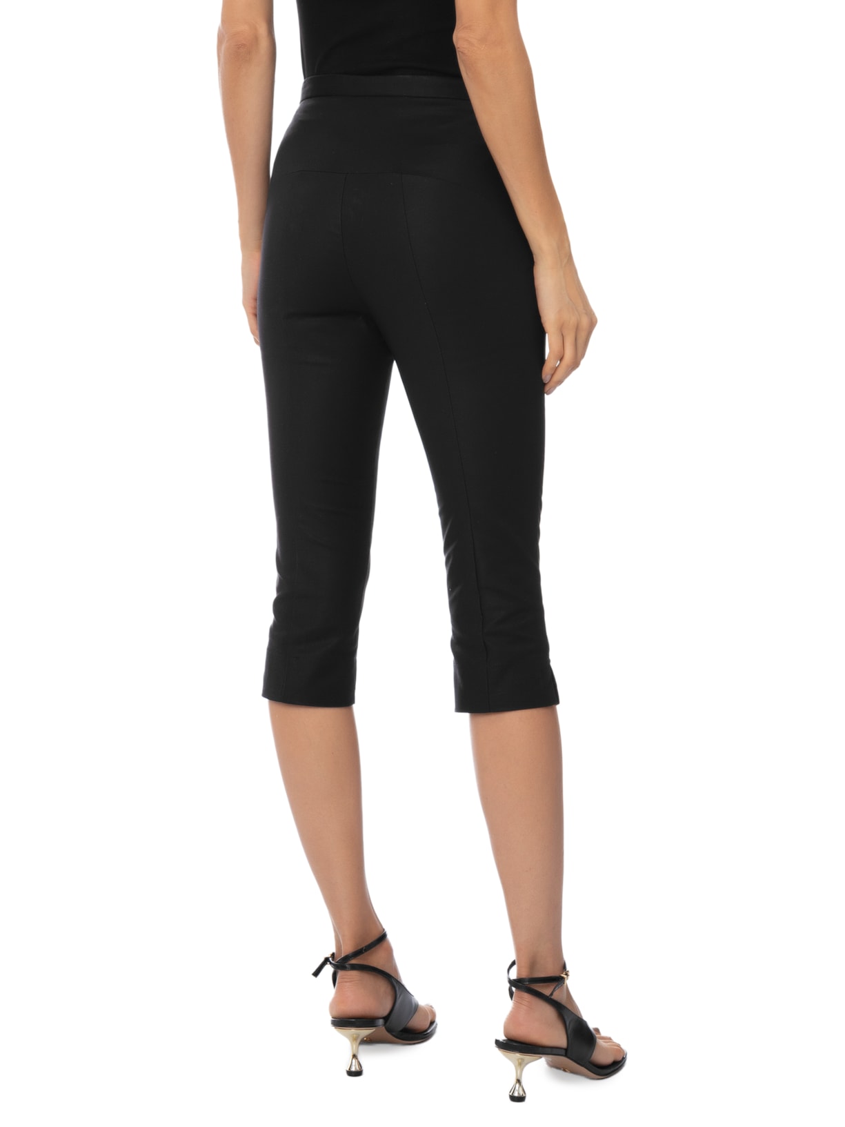 Calça Feminina Capri Bolso Aplicado Preto Andrea Marques