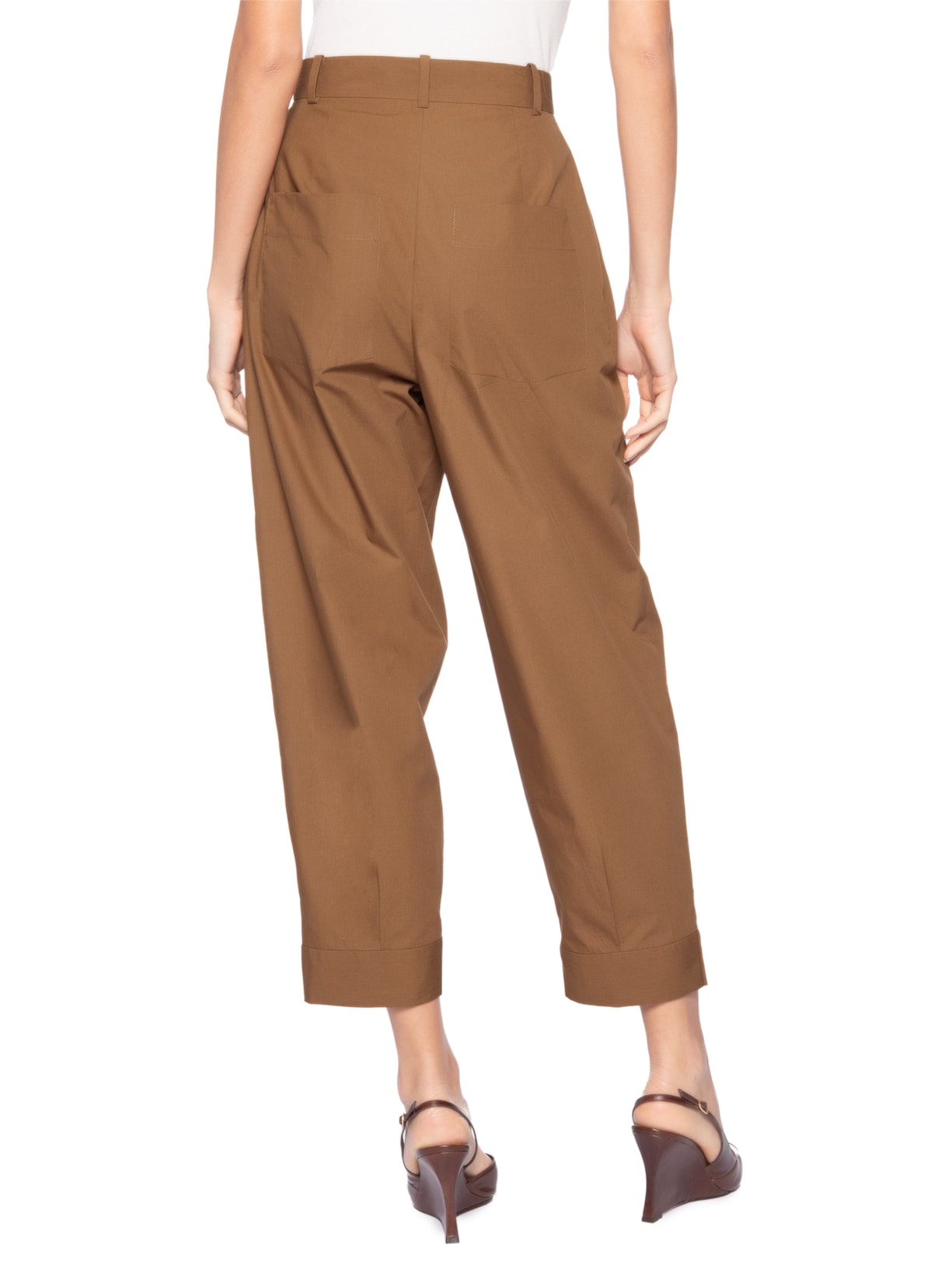 Calça Feminina Cenoura Mini Pregas Marrom Andrea Marques