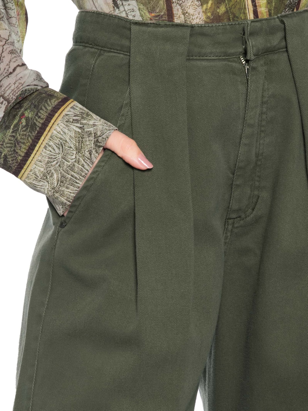 Calça Feminina de Sarja Passante Prega Verde Animale