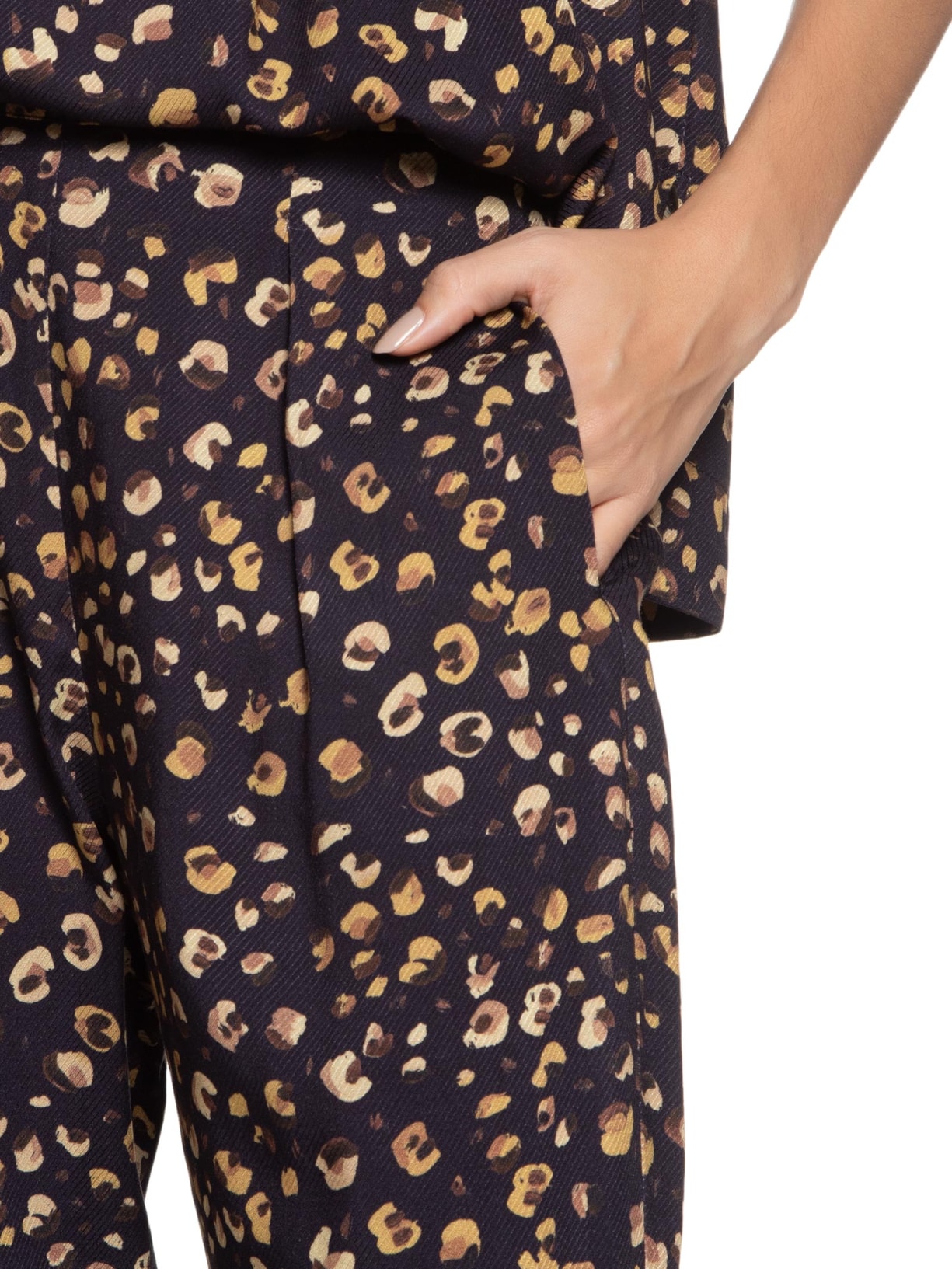 Calça Feminina Detalhe Prega Onça Guache - Preto