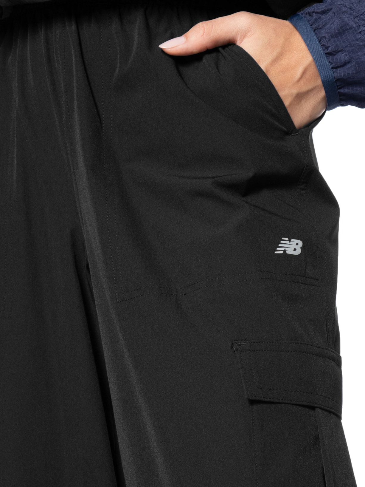 Calça Feminina Nylon Cargo Preto New Balance