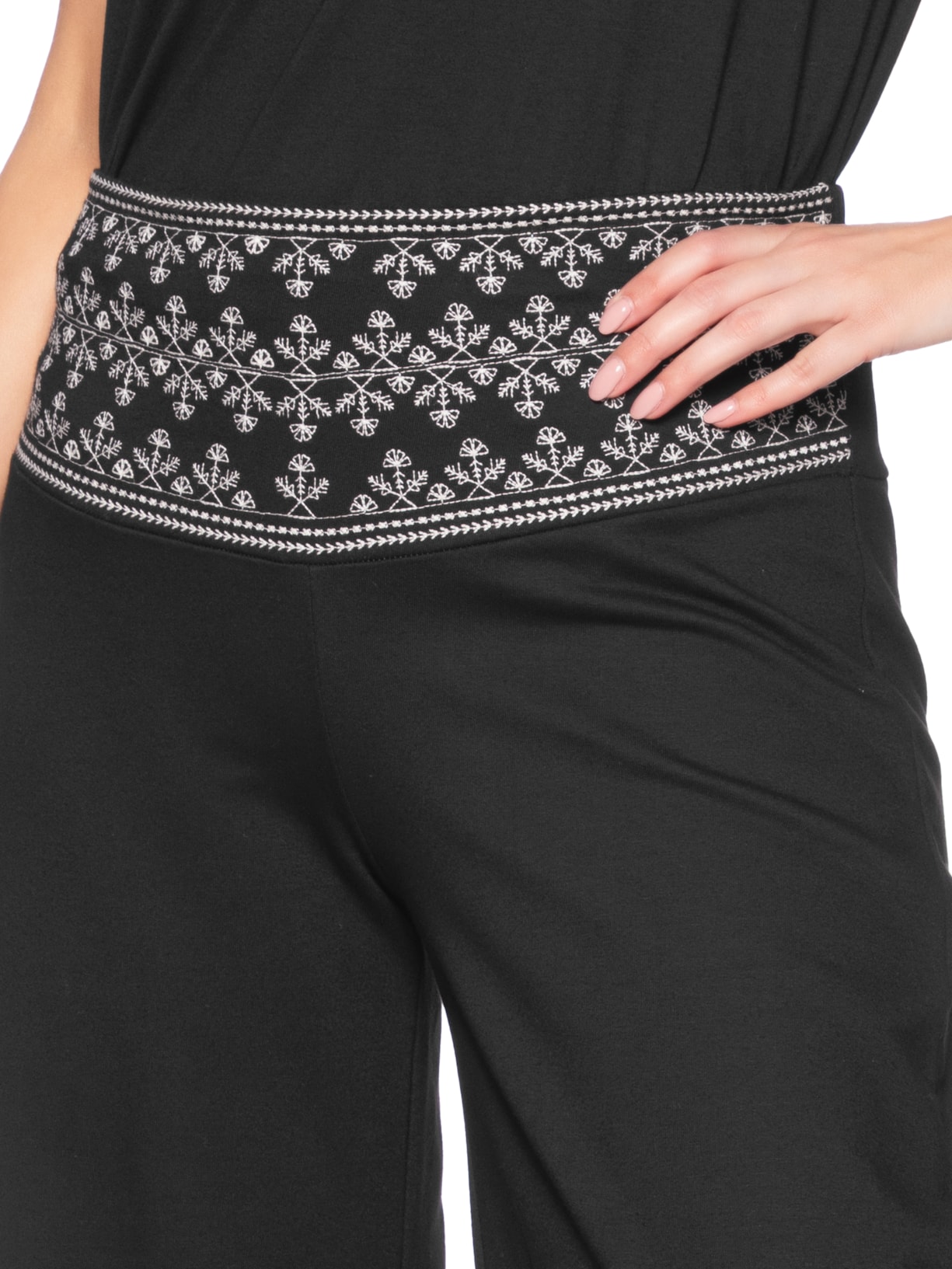 Calça Feminina Pala Bordado Preto Maria Filó