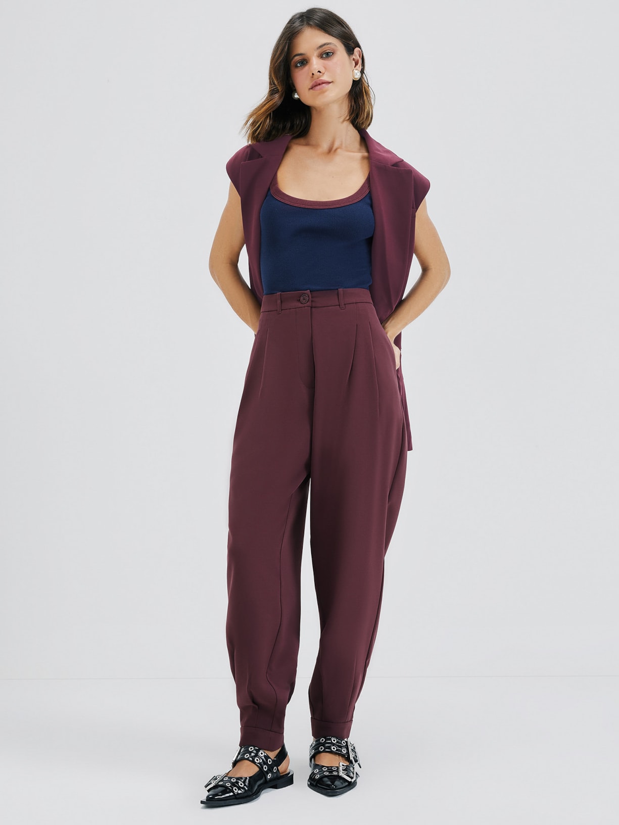 Calça Feminina Pregas Vinho HERING NV - Main Image