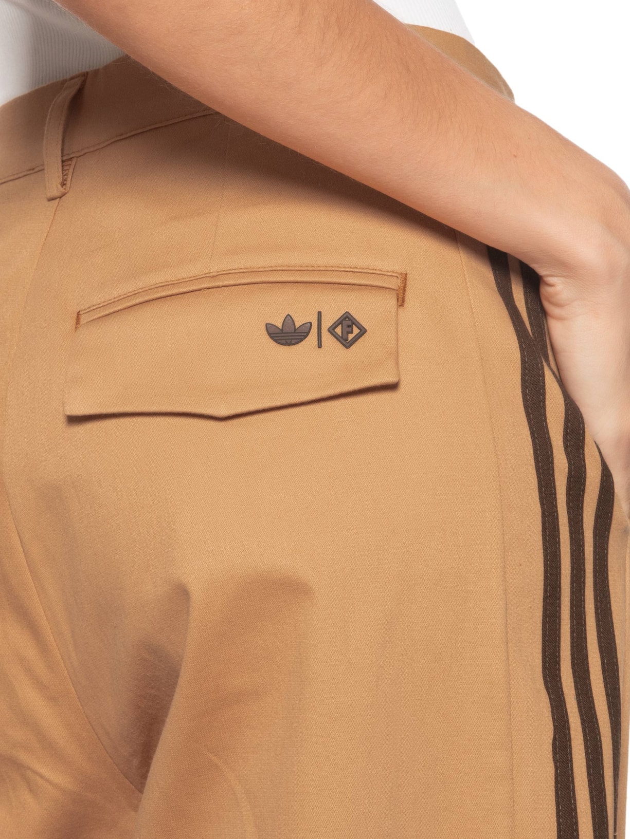 Calça Feminina Reta Bege Forum + Adidas