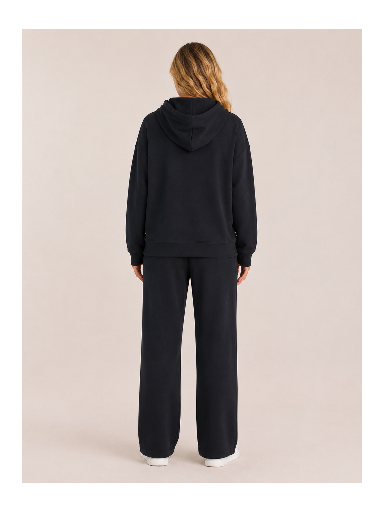 Calça Jogger Essential Tech Preta Suntime
