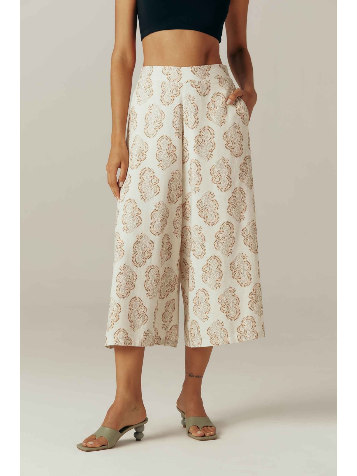 Calça Pantacourt Estampada Linho Lakshmi Yogini