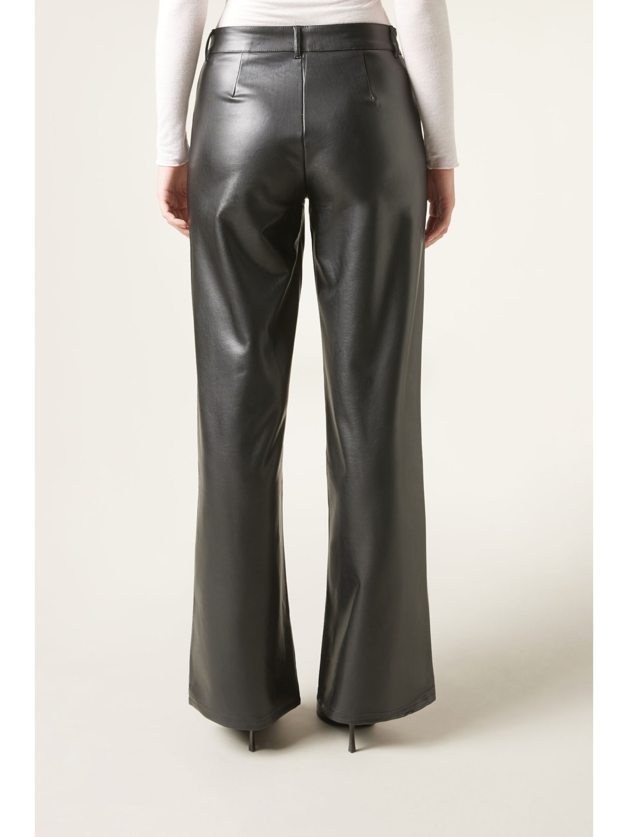 Calça Pantalona Efeito Couro Preto