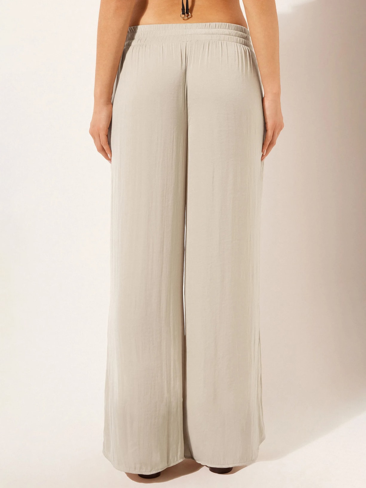 Calça Pantalona Em Tecido Brilhante Bege Calzedonia