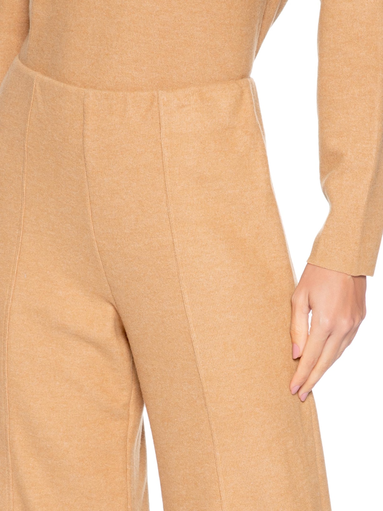 Calça Reta em Malha Tricot com Nervura Feminina Bege Basiq