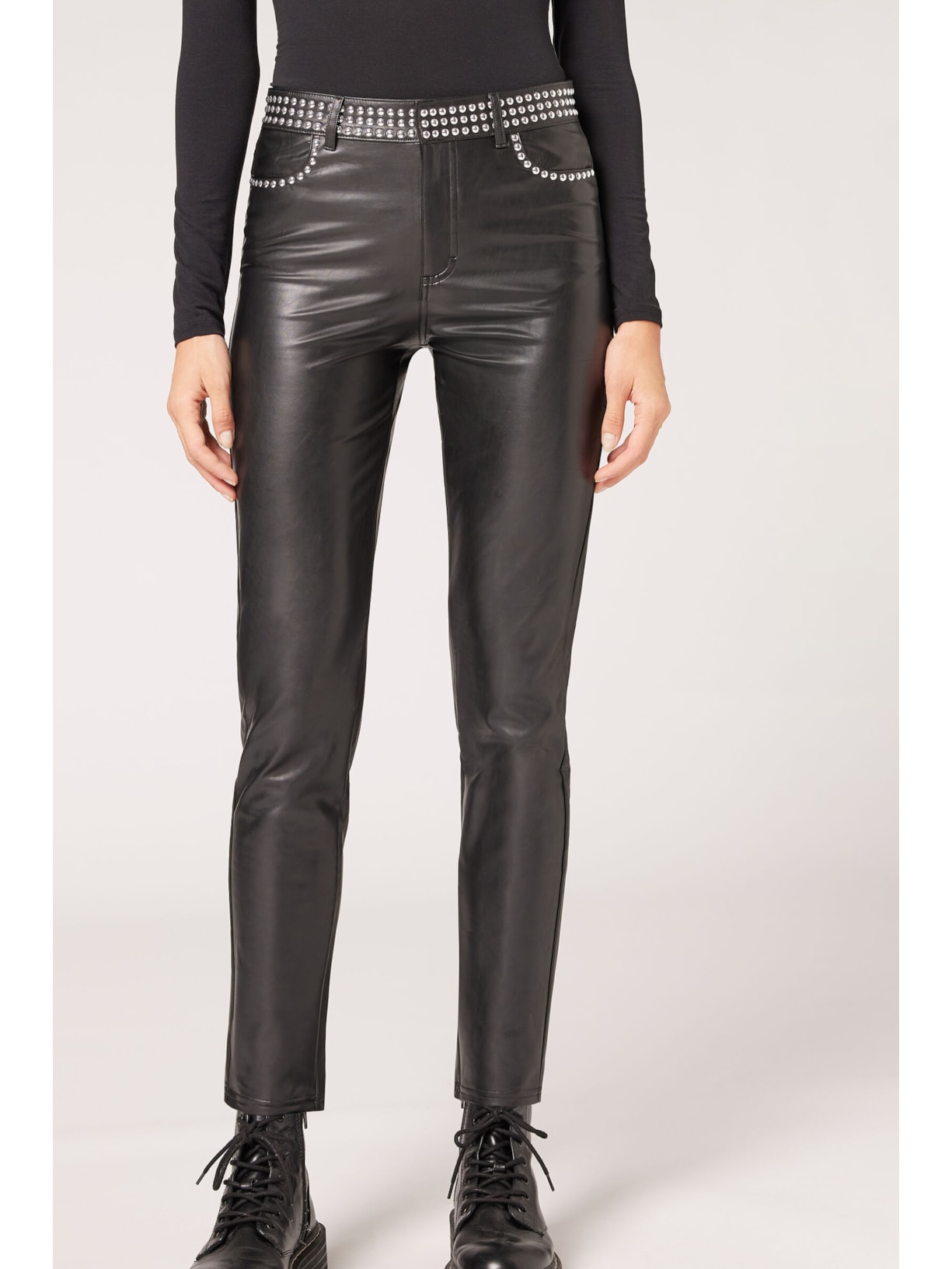 Calça Térmica Efeito Couro Com Tachas Preto1