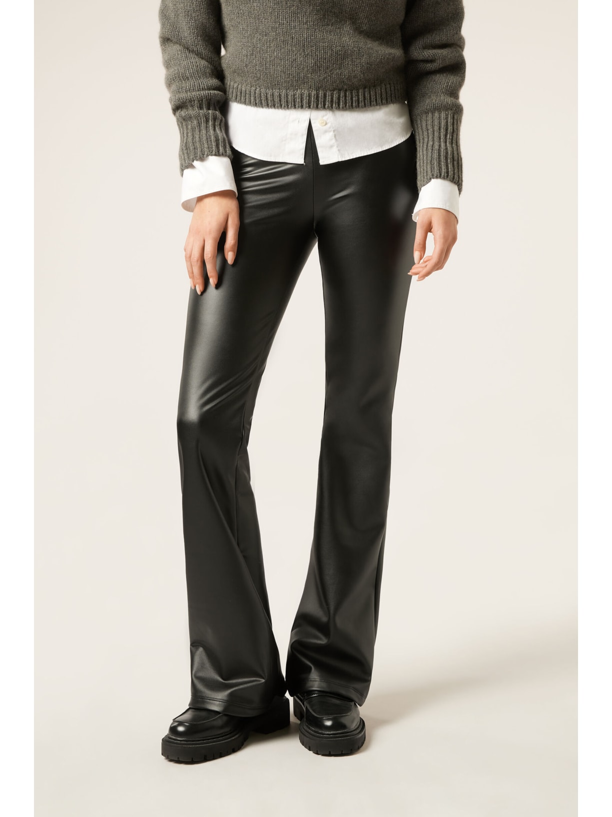 Calça Térmica Flare Com Efeito Couro Preto Calzedonia