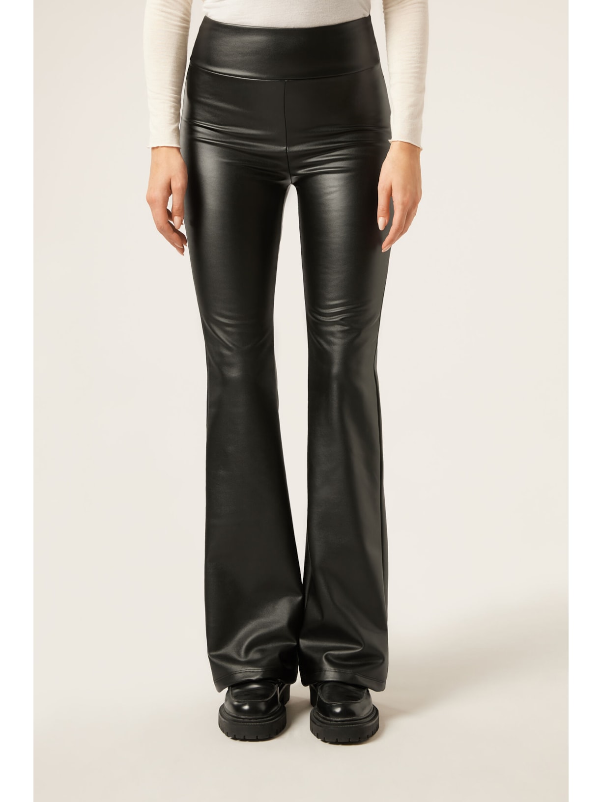 Calça Térmica Flare Com Efeito Couro Preto Calzedonia