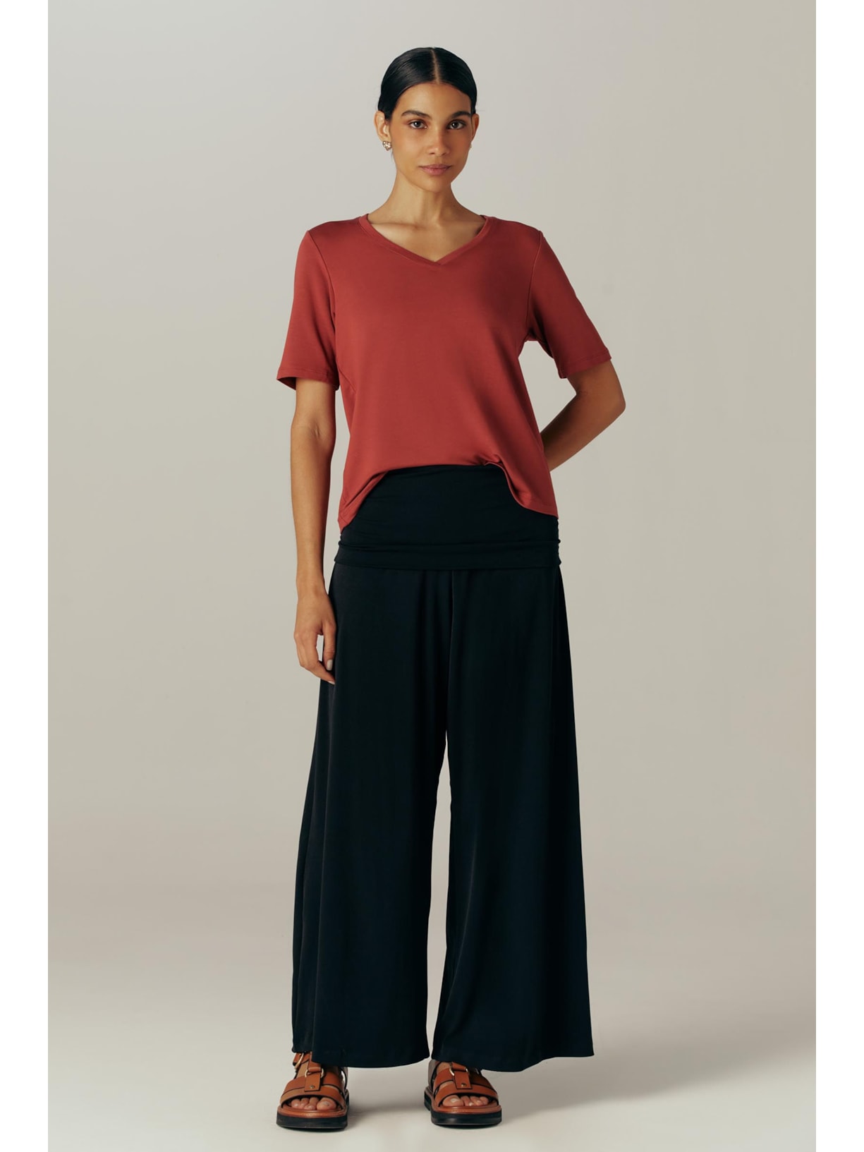 Calça Wide Leg Vira Cós Preta Cristina Yogini