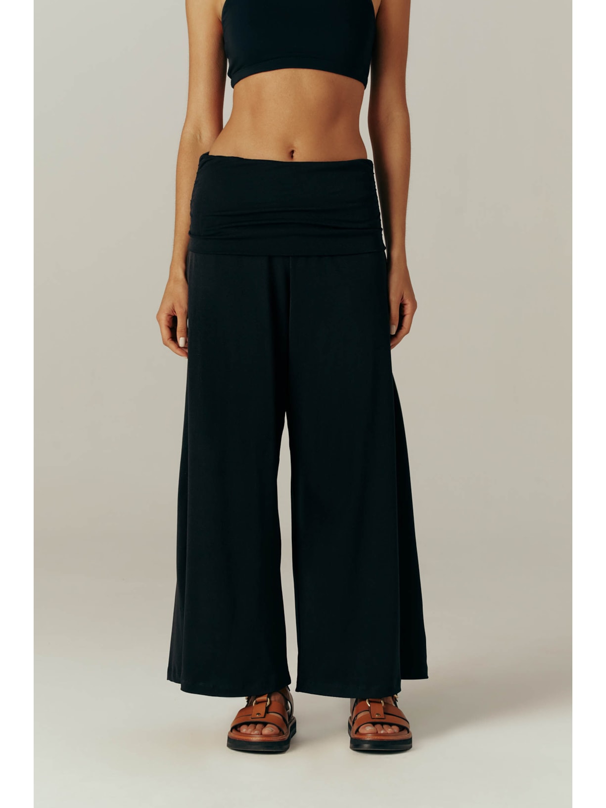 Calça Wide Leg Vira Cós Preta Cristina Yogini