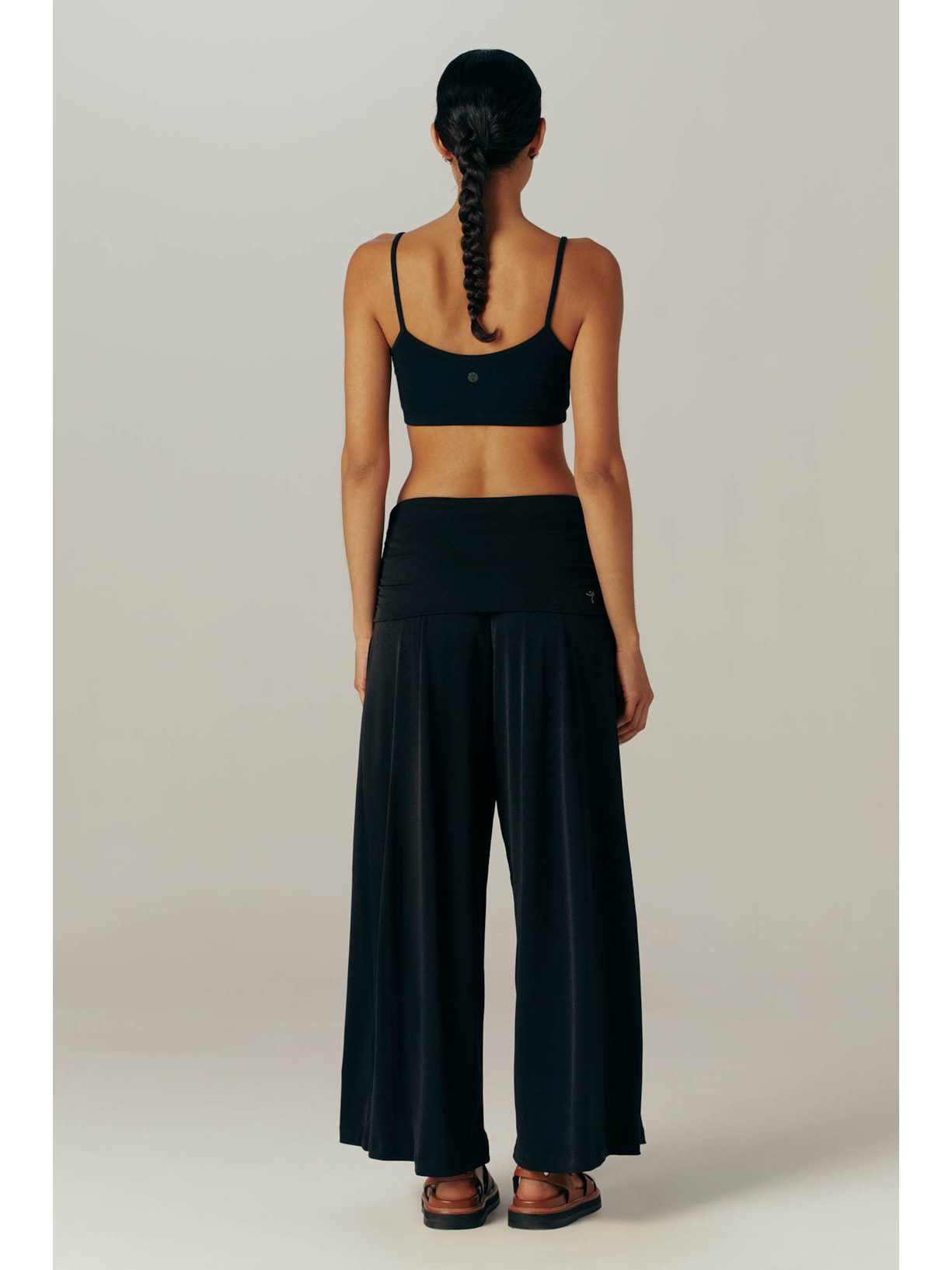 Calça Wide Leg Vira Cós Preta Cristina Yogini