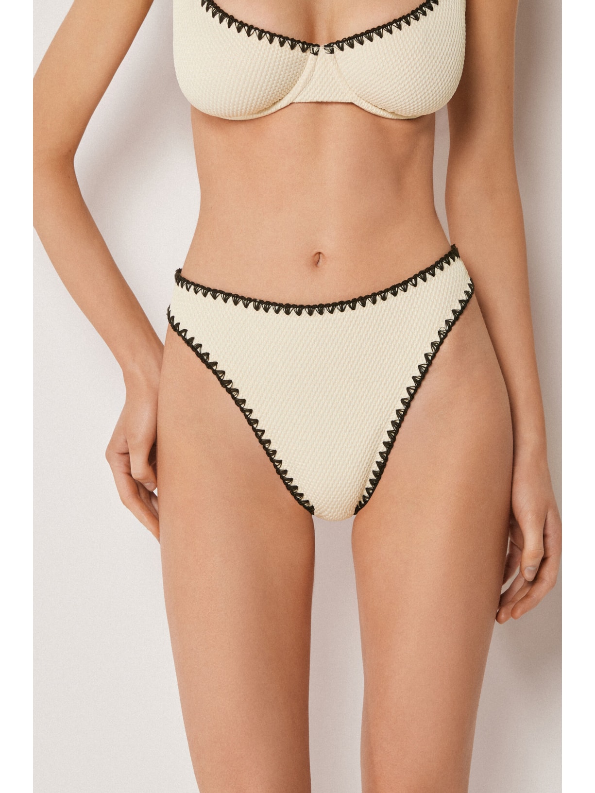 Calcinha Brasileira De Cintura Alta Bicolor Embroidery Off-White Calzedonia