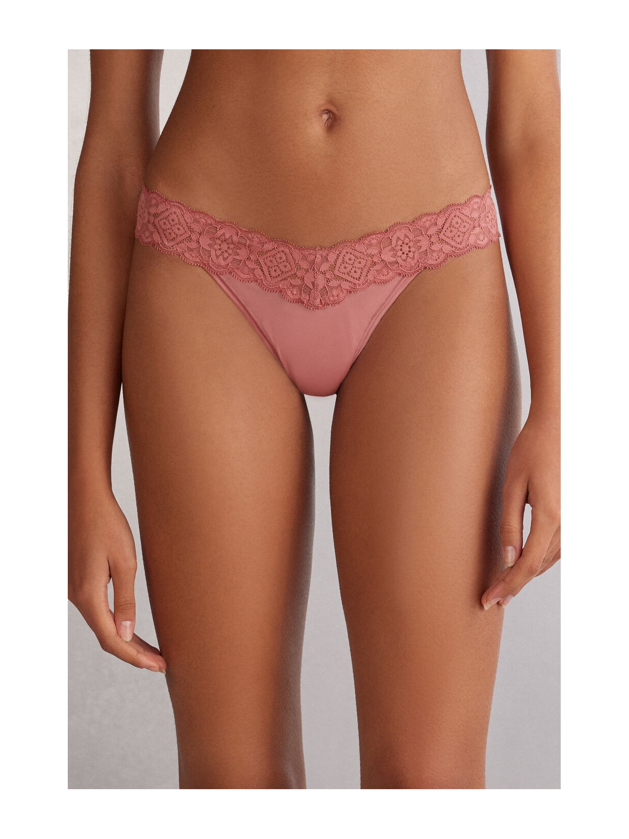 Calcinha Brasileira Em Renda e Microfibra - Rosa