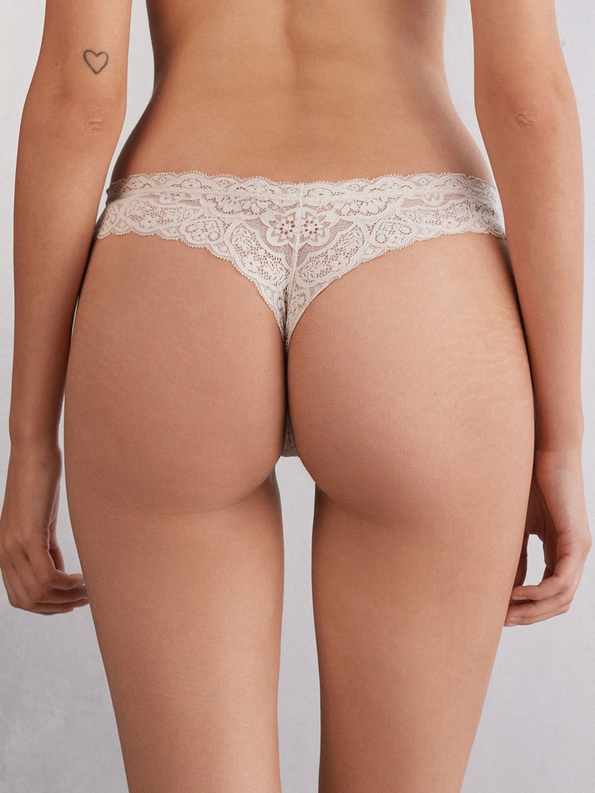 Calcinha Brasileira Modelo Em v Em Renda Off-White Intimissimi